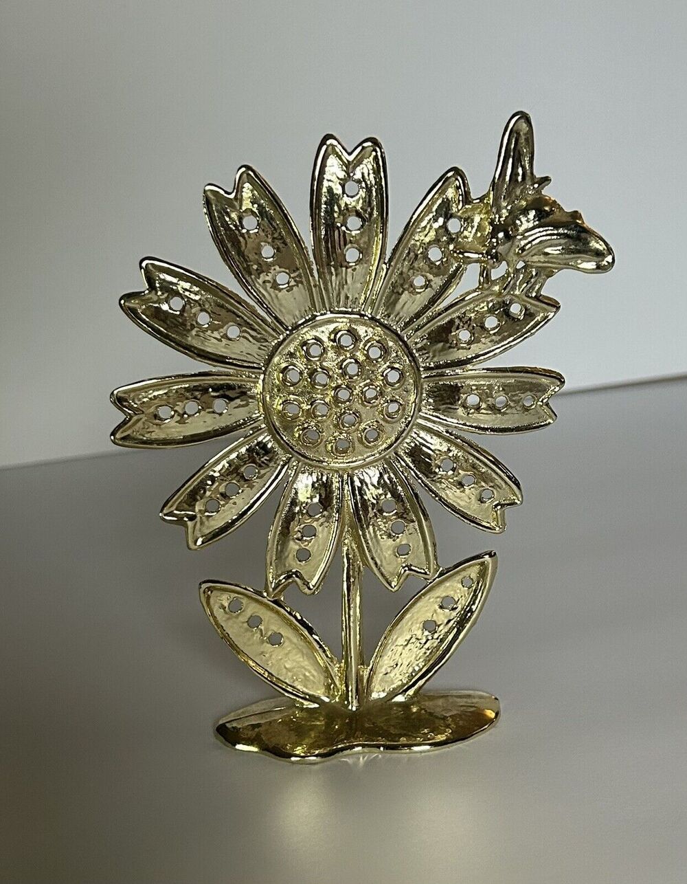 Vintage Daisy and Bee Metal Earring Holder Revere USA